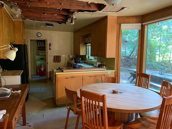 4th image of 480 Redwood Ave