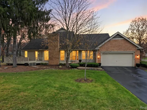 4535-4535 Golf View Dr #97, Brighton, MI 48116