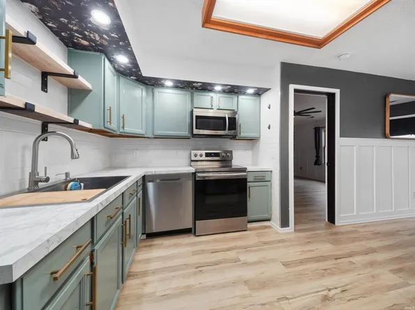 313 Shorewood Ct, Columbia City, IN 46725