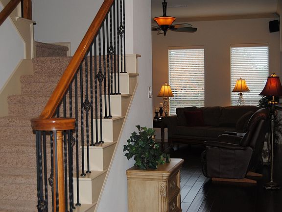 2nd image of 1390 Scarboro Hills Ln