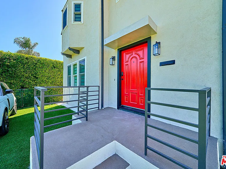 347 S Highland Ave — Photo 3