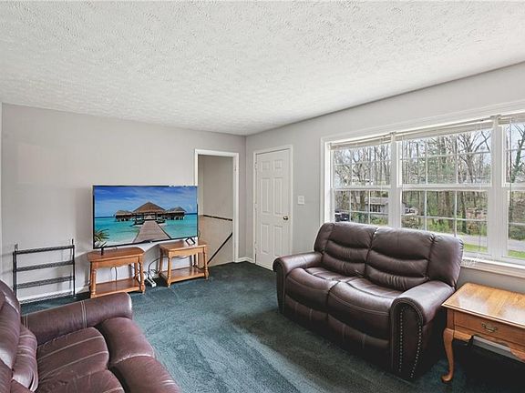 3rd image of 5640 Forest Dr