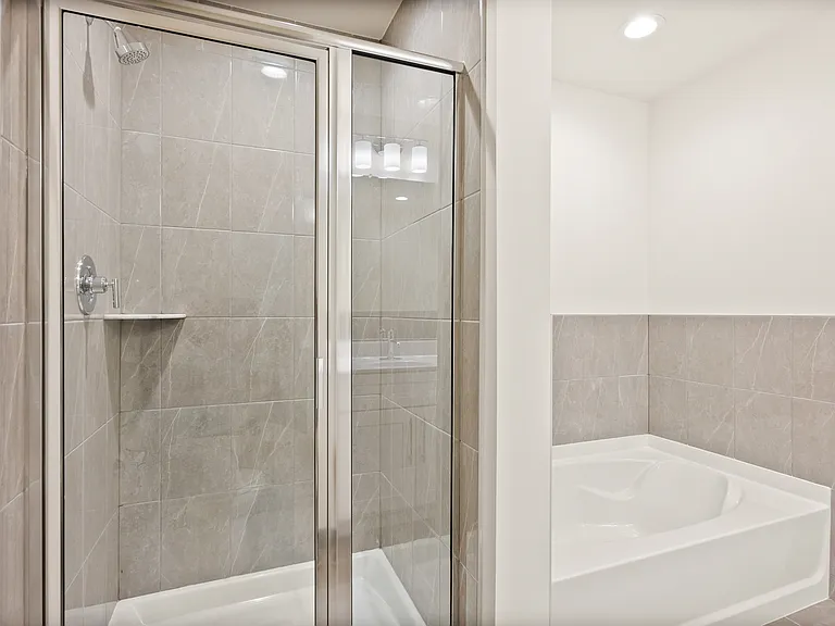 9614 Weshire Dr — Photo 3