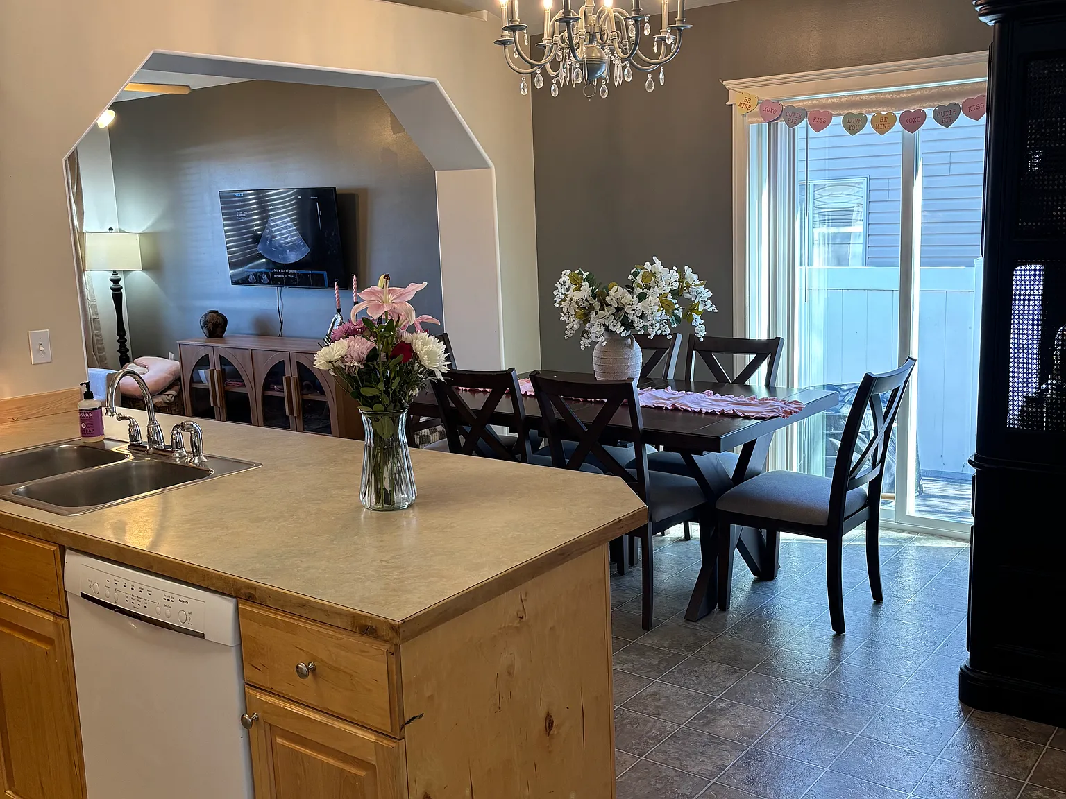 5 bed, 2200 sqft, $2,275 — Photo 4