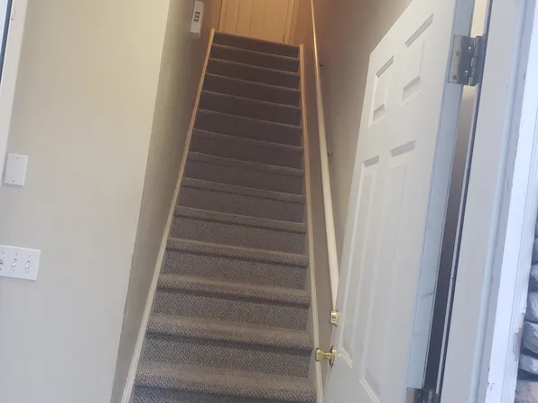 1 Flat Fld #1, Morgantown, WV 26501