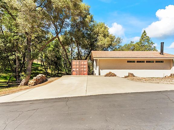 4th image of 17065 Niles Rd