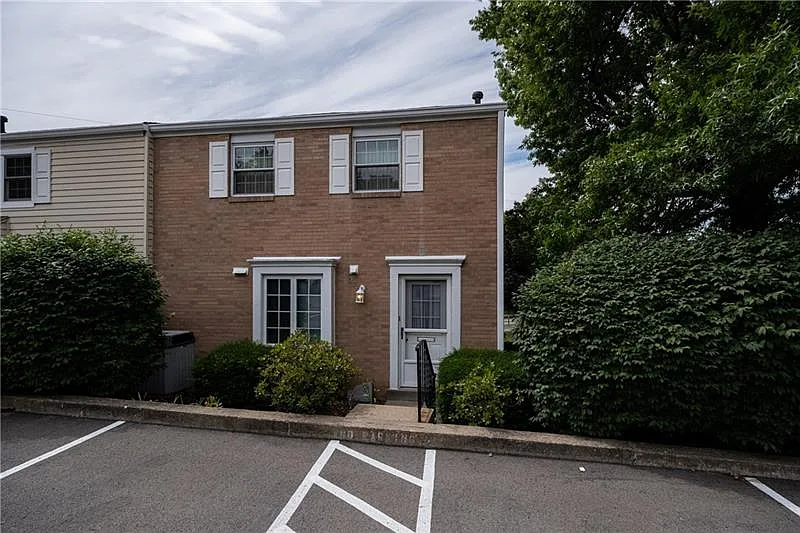 1 Oxford Ct photo 1