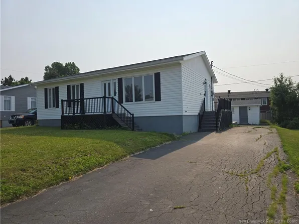 531 Fleet Cres, Bathurst, NB E2A 4H2