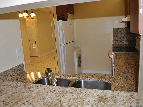 4th image of 805 Twin Lakes Dr #32-H
