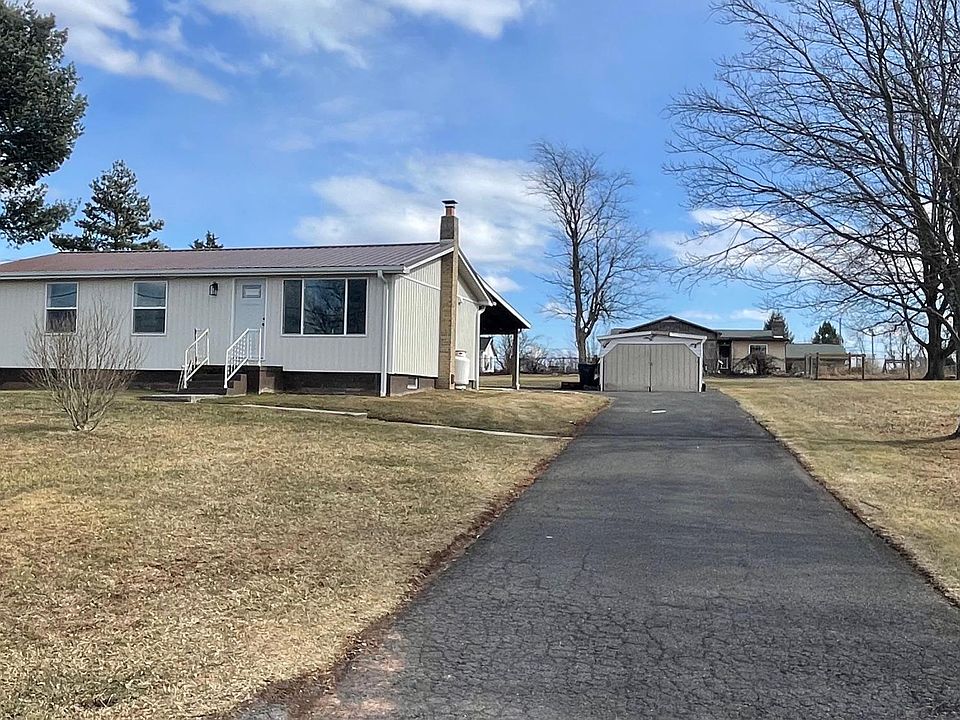 2nd image of 208 W Ridge Loop Rd