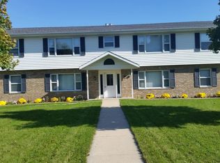 626 Dundee Ln, Hartland, WI 53029