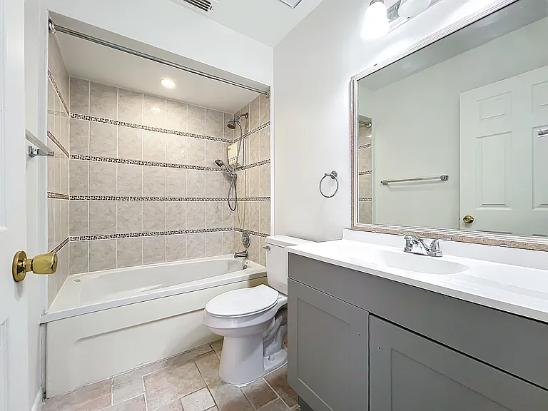 5381 Vineland Rd — Photo 13