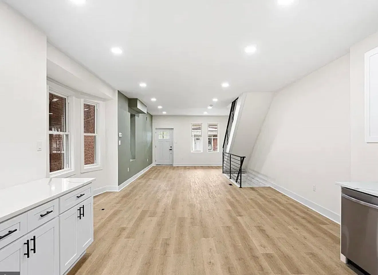4 bed, 1.5 bath, 1472 sqft, $3,080 — Photo 4