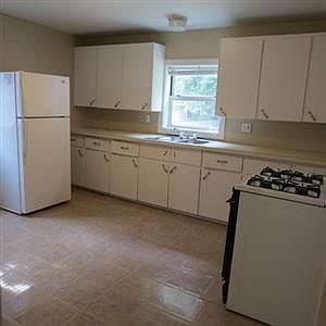 3rd image of 429 Grand Ave NE