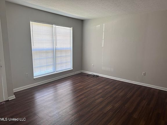 2nd image of 2449 Northbrook Dr
