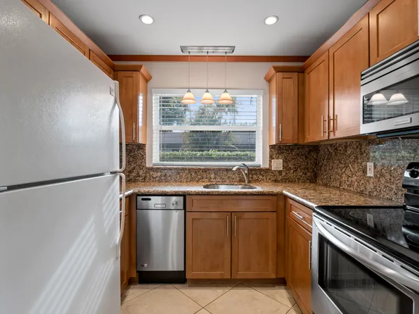 1106 NE 16th Ct #2, Fort Lauderdale, FL 33305