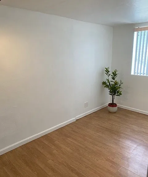 1943 Vista Del Mar Ave #4 — Photo 8