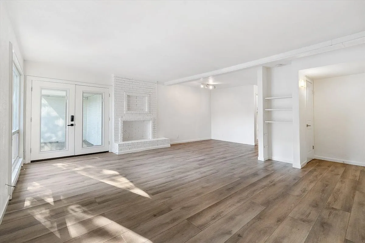 3 bed, 1400 sqft, $2,300 — Photo 1