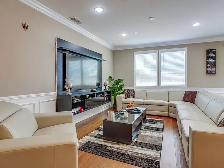 22057 Barrington Way — Photo 1
