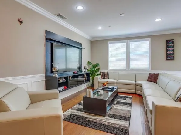22057 Barrington Way, Santa Clarita, CA 91350