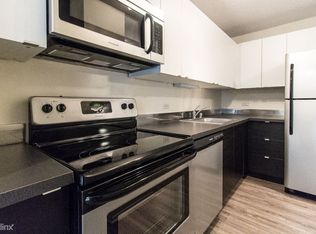 1136 N La Salle Dr, Chicago, IL 60610