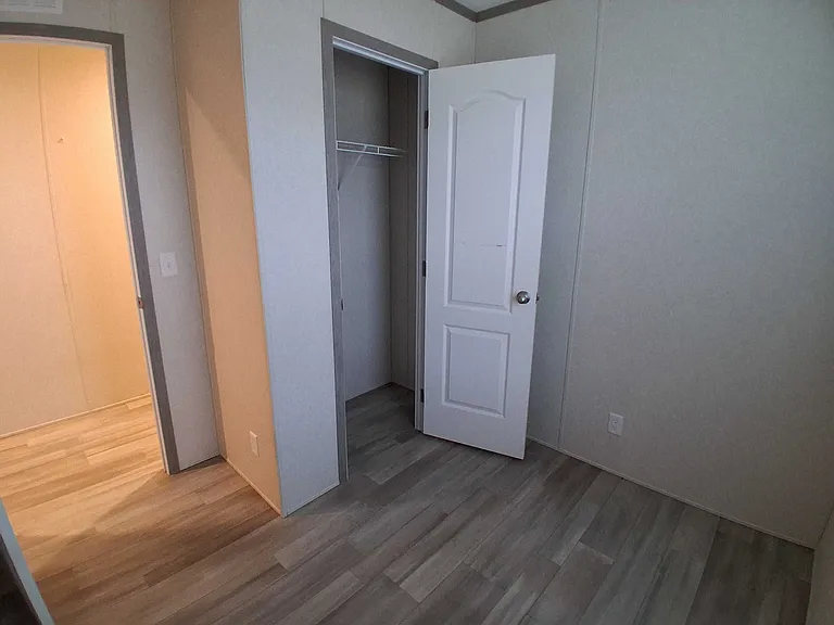 1713 Pella Ave — Photo 5
