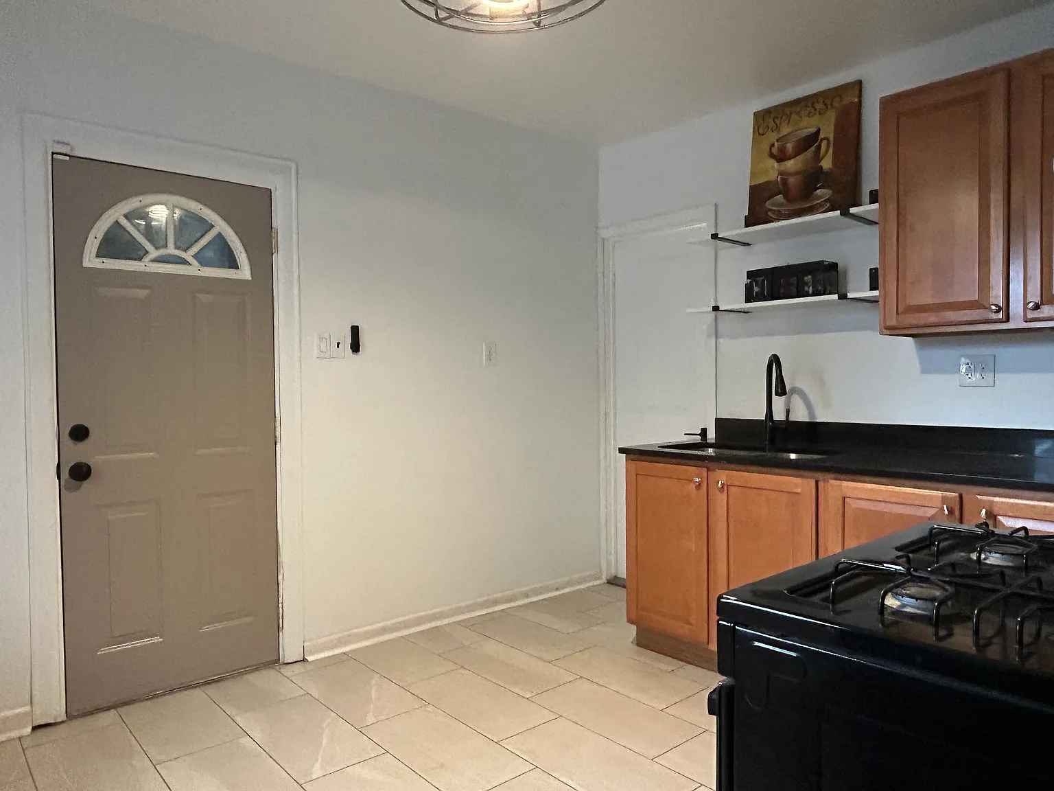 2 bed, 900 sqft, $1,200 — Photo 3