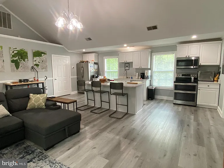 522 W King St — Photo 5