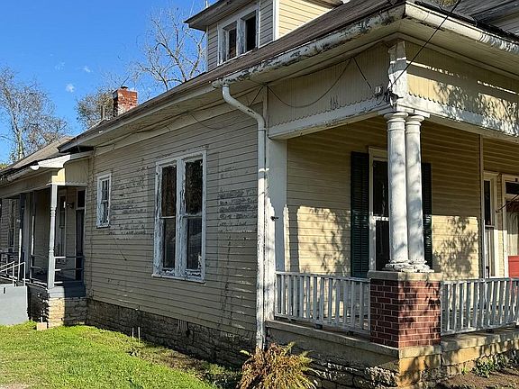 3rd image of 601 Belmont Ave