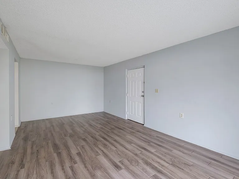 1153 Lake Victoria Dr #I — Photo 12