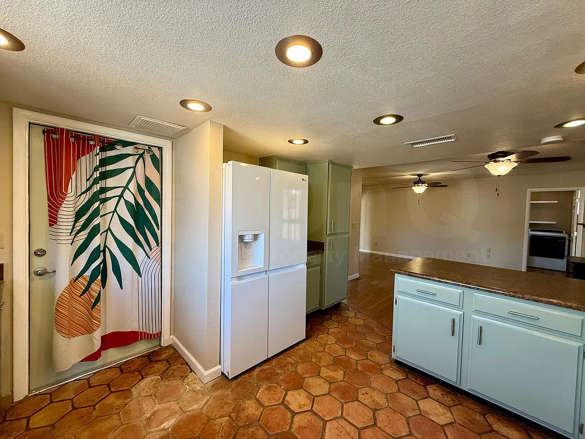 4 bed, 2.0 bath, 1857 sqft, $2,399 — Photo 4