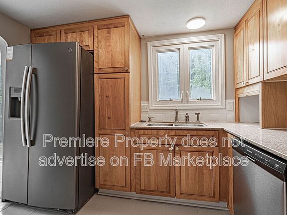 4th image of 7826 Summit St