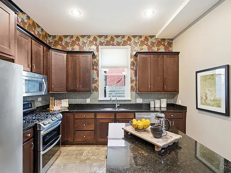 3 bed, 2486 sqft, $2,800 — Photo 2