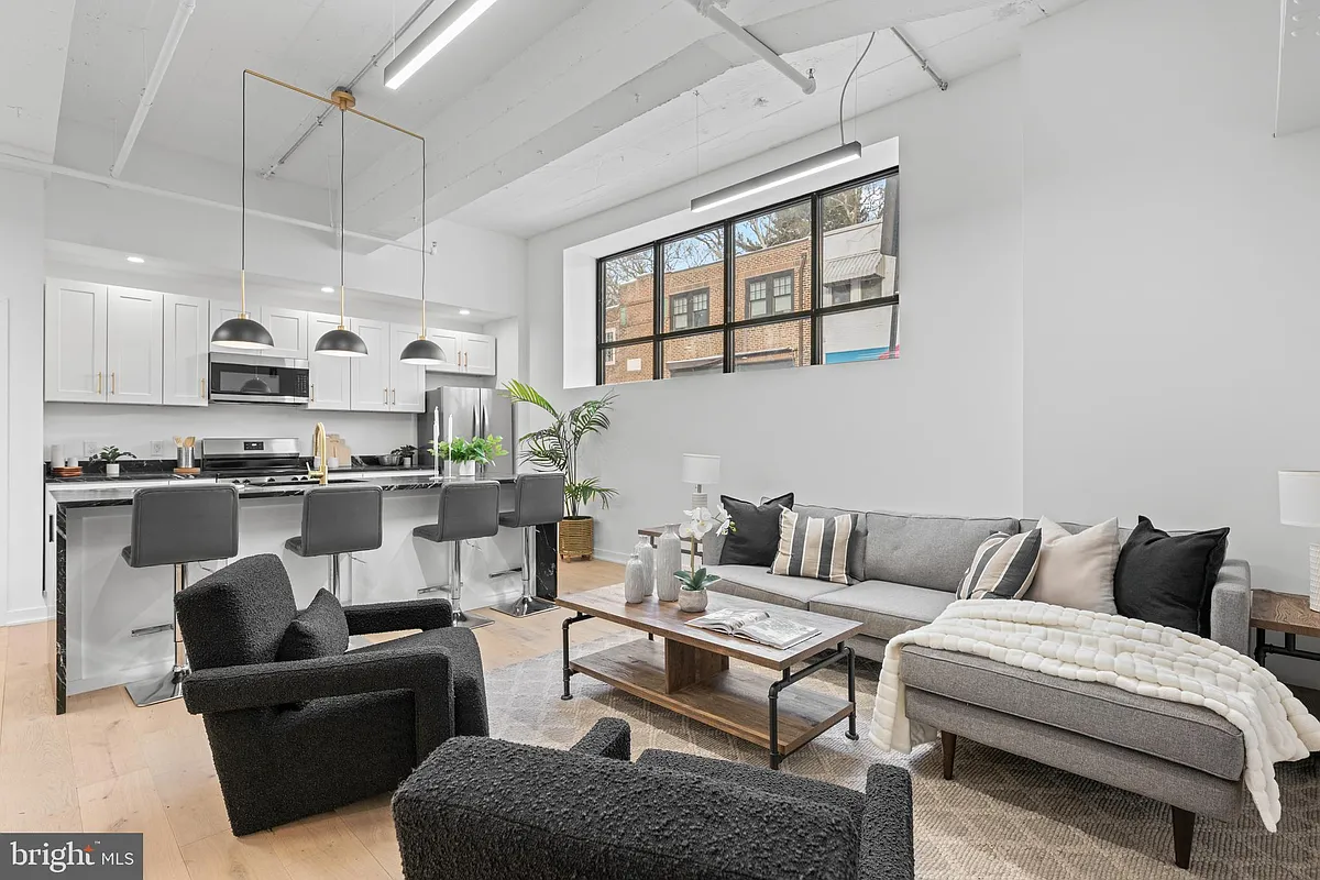 Building Photo - 36 N Narberth Ave #1C