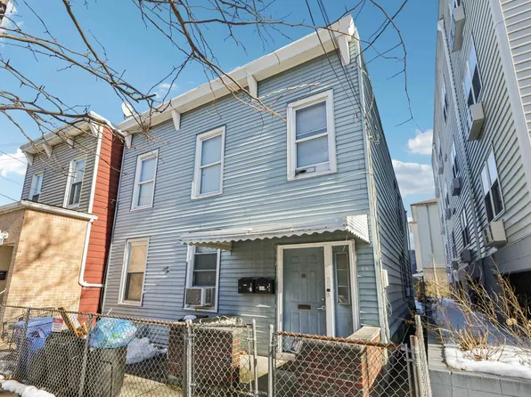 66 Chestnut Avenue image 1 of 34