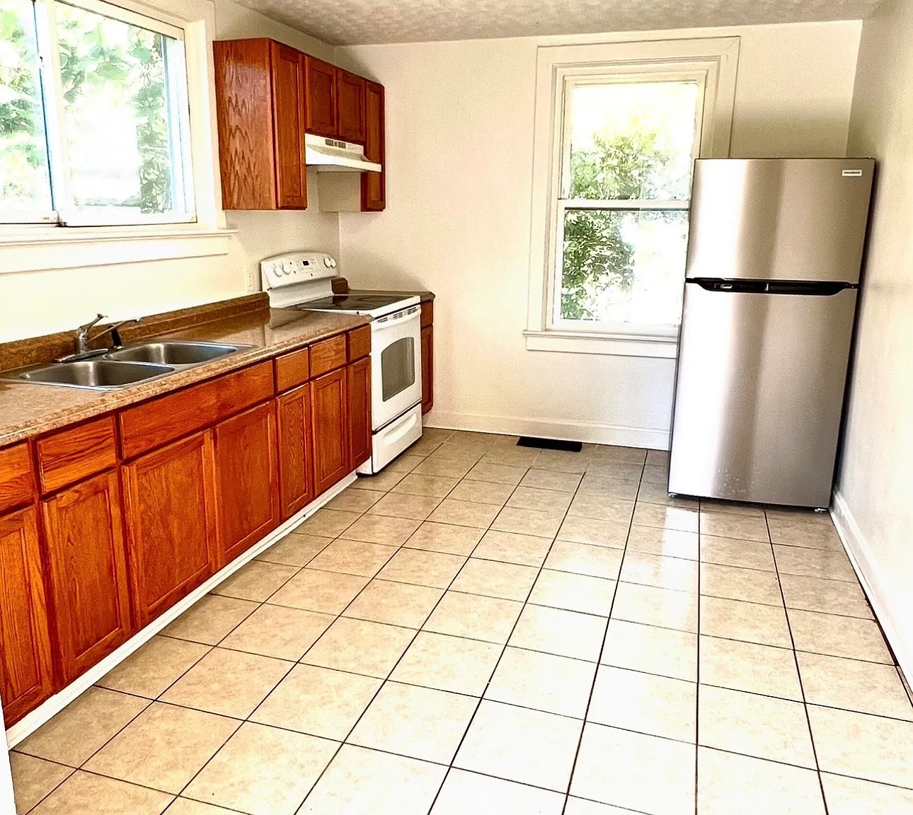 3 bed, 1351 sqft, $1,850 — Photo 3