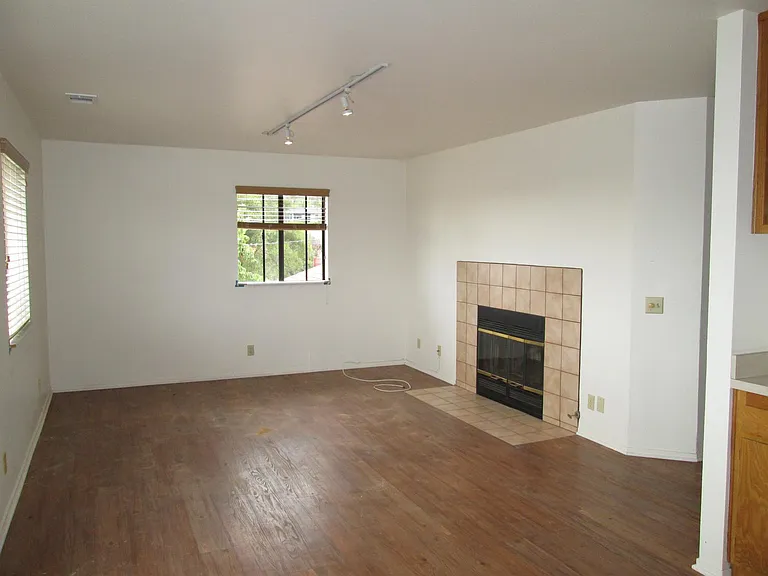 1448 Lou Dillon Ln #B — Photo 3