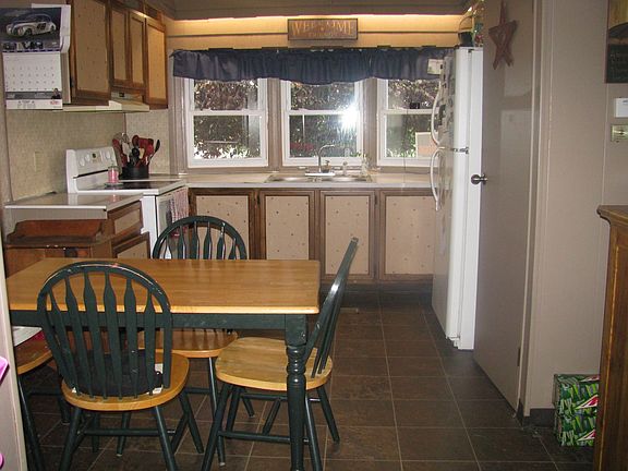 4th image of 1018 Acorn Dr