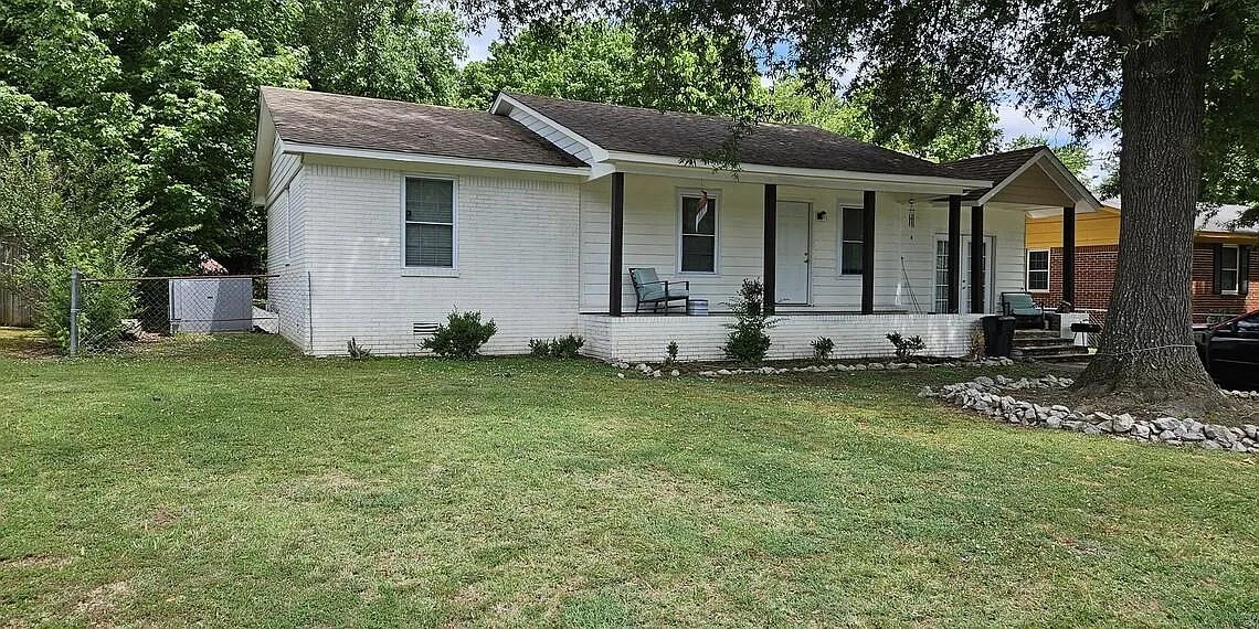 Building Photo - 1155 Highland St