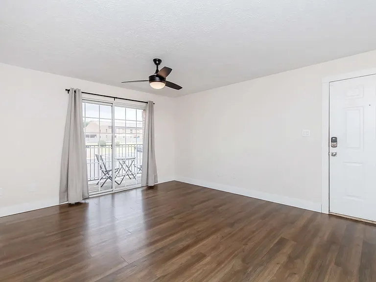 Hawthorn Suites 2 Bed 2 Bath Living