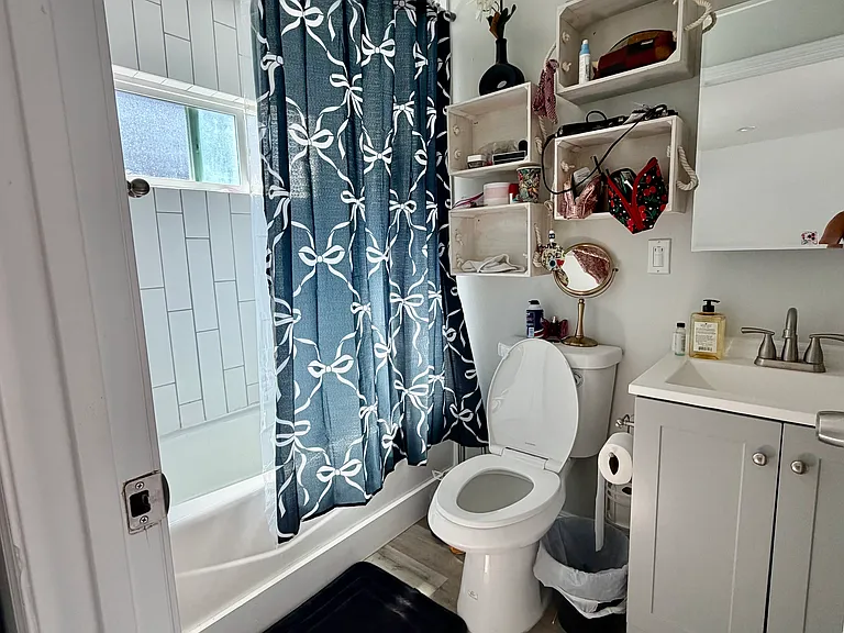 728 Lime Ave #B4 — Photo 4