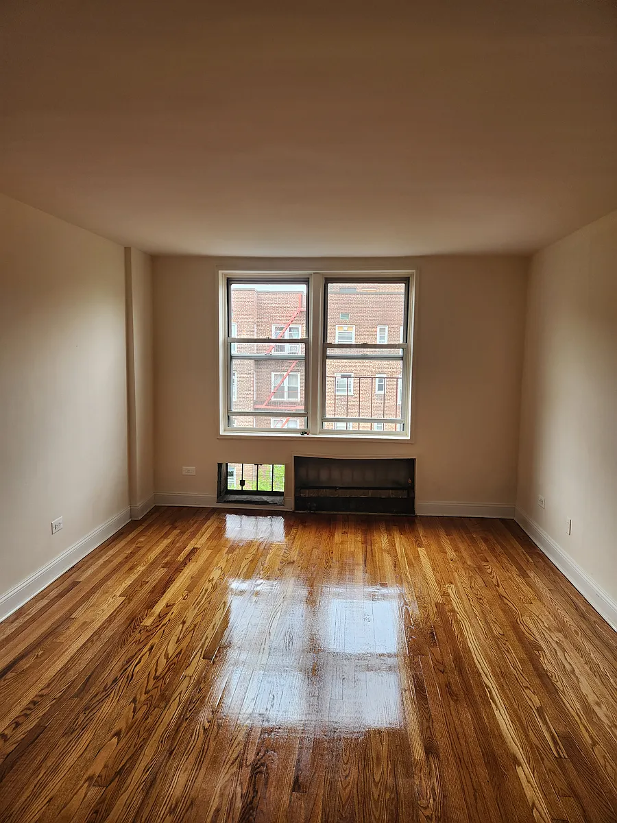 Building Photo - 4110 Bowne St #6C