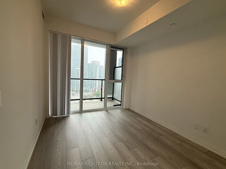 400 King St W #1917 — Photo 5