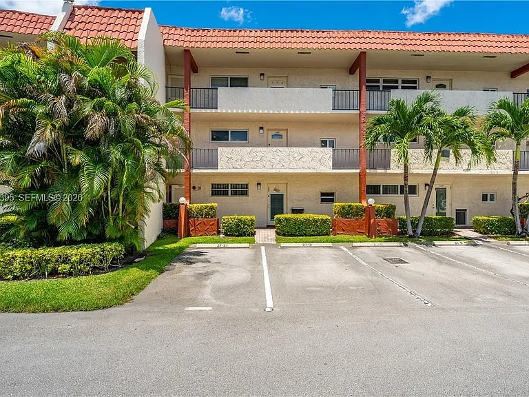 681 S Hollybrook Dr #305 — Photo 12