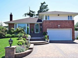 94 Belmont Cir, Syosset, NY 11791