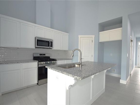 5th image of 1860 Garnet Ave
