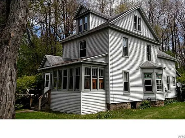 28 Merden St, Salamanca, NY 14779