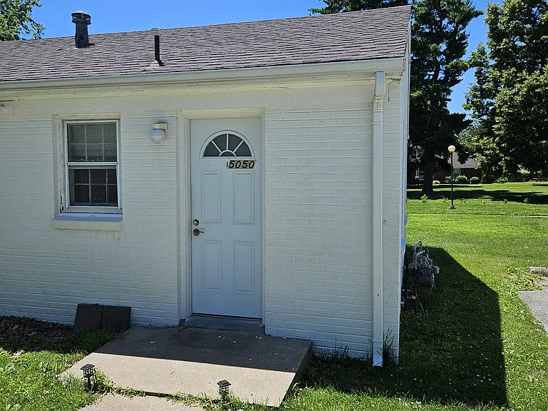 5050 Pulliam St #5050 — Photo 2