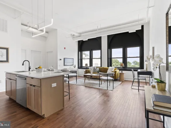 240 Hermitage St #304, Philadelphia, PA 19127