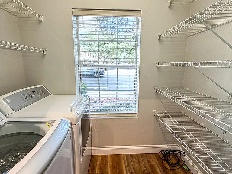 2915 SW 35th Pl #101 — Photo 6
